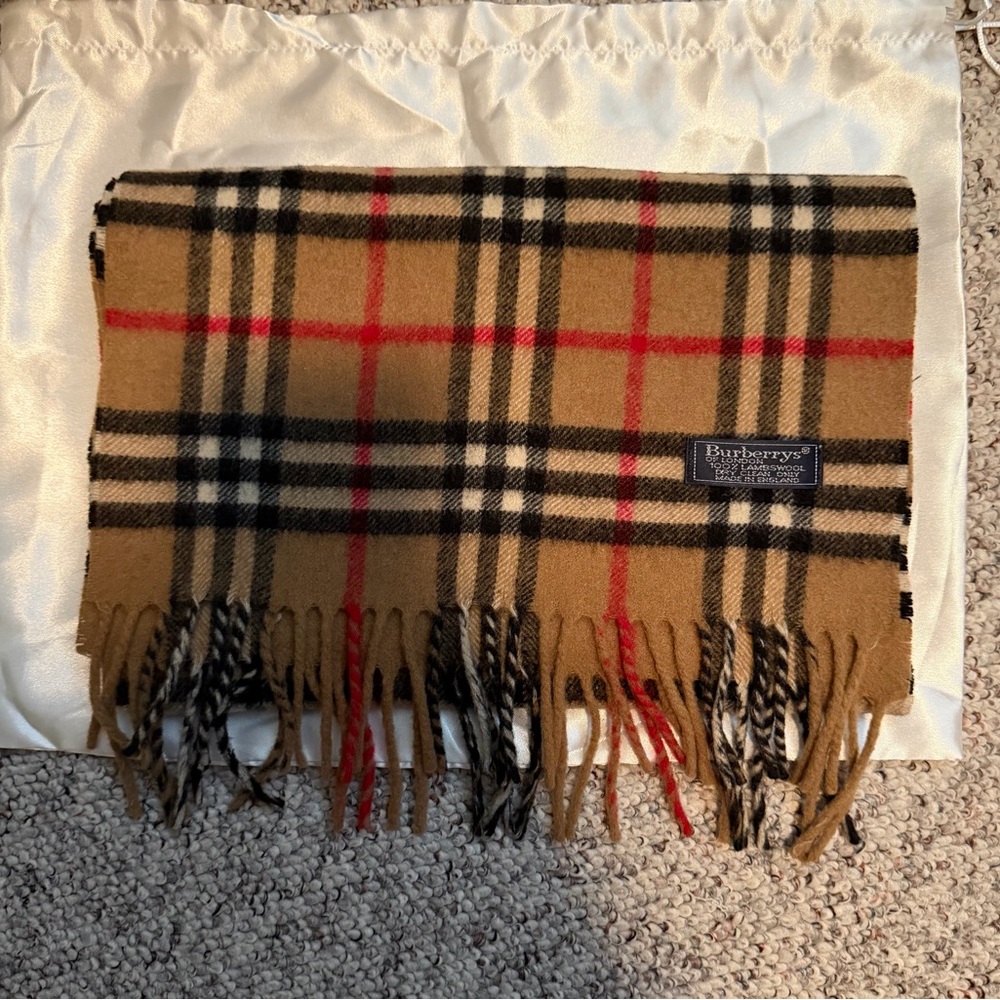 Burberrys Authentic 100% Lambswool Scarf